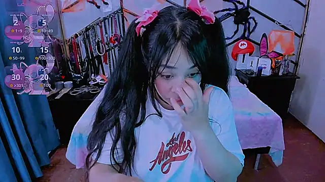 Snapshot of AlanaLuck chatting on October 2025 07:24:02 PM AlanaLuck online show from October 2025 07:24:02 PM