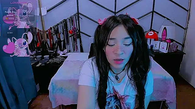 Snapshot of AlanaLuck chatting on November 2025 07:25:01 PM AlanaLuck online show from November 2025 07:25:01 PM