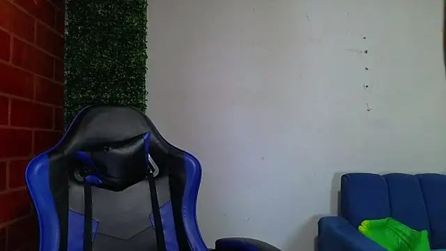 Demitryo online show from April 2026 07:52:01 PM