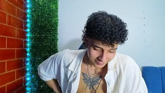 Demitryo online show from April 2026 04:38:02 AM