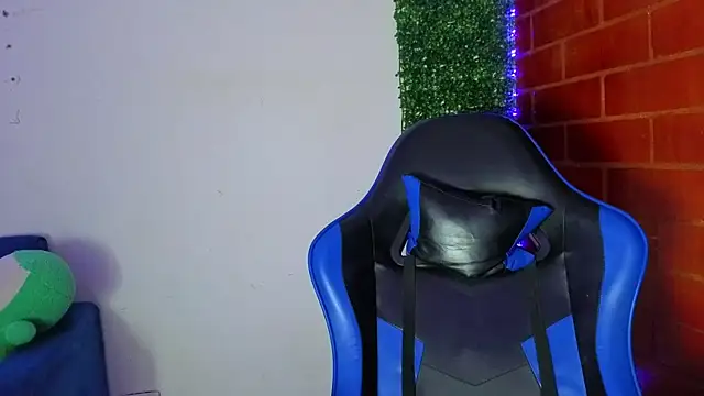 Demitryo online show from April 2026 03:31:01 AM