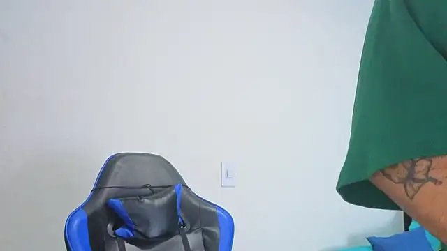 Demitryo online show from October 2025 03:38:02 AM