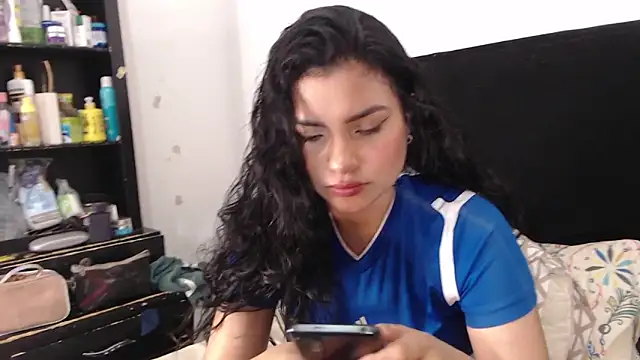 lolaa staars online show from February 2025 02:26:01 AM