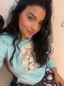 lolaa staars online show from October 2025 05:28:02 AM