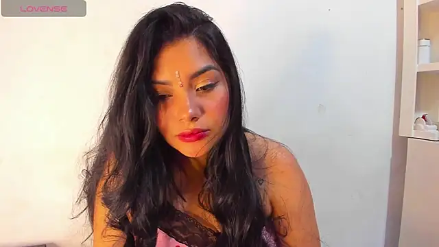 lolaa staars online show from April 2026 08:24:01 PM
