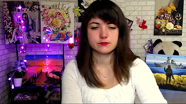 Snapshot of Darina_M_ chatting on October 2025 04:32:01 AM Darina M online show from October 2025 04:32:01 AM