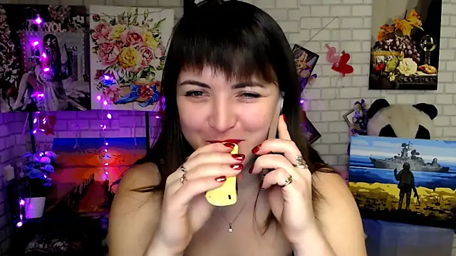 Darina M  online show from December 2025 08:24:02 AM