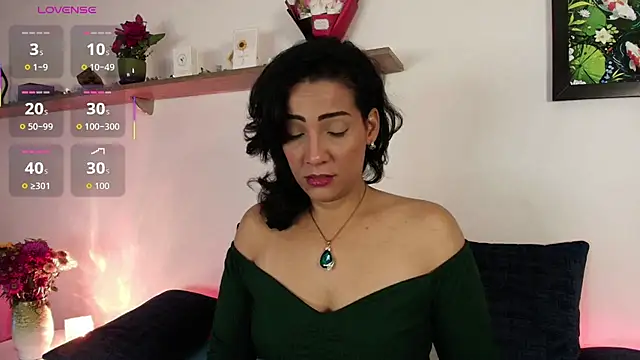 Elliee  online show from March 2026 01:29:02 PM