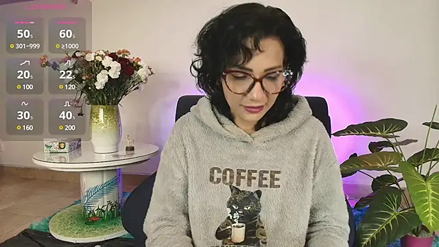 Elliee  online show from February 2025 12:54:01 PM