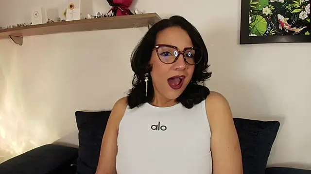 Elliee  online show from March 2026 11:22:01 AM