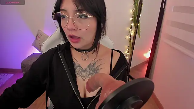 Snapshot of Hannya_moon chatting on April 2026 05:36:02 PM Hannya moon online show from April 2026 05:36:02 PM
