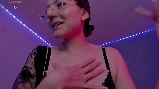 Snapshot of Ich_Bin_Julia chatting on February 2025 02:54:02 PM Ich Bin Julia online show from February 2025 02:54:02 PM