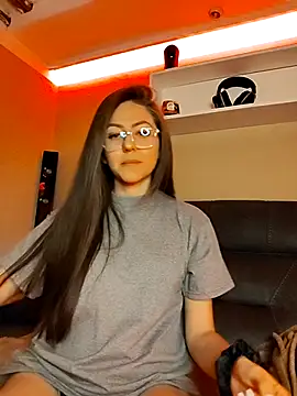 Ich Bin Julia online show from December 2025 11:12:01 AM