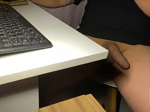 tomazu11 online show from November 2025 01:00:02 AM