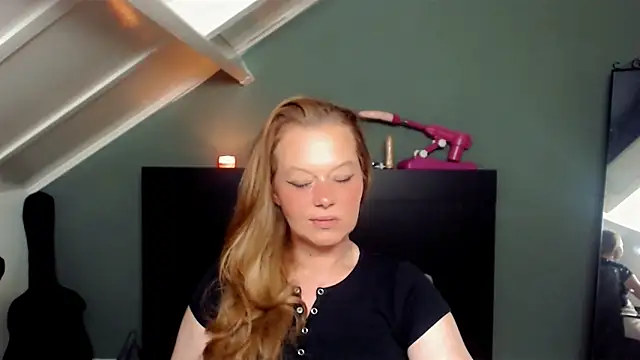 roxanna24 online show from April 2026 07:33:02 PM