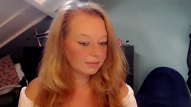 roxanna24 online show from June 2026 07:07:01 PM