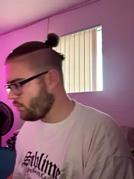 Snapshot of Comfortable_Bite chatting on October 2025 12:33:02 AM Comfortable Bite online show from October 2025 12:33:02 AM