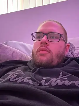 Snapshot of Comfortable_Bite chatting on October 2025 09:11:02 PM Comfortable Bite online show from October 2025 09:11:02 PM