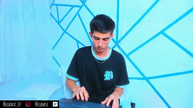 liam scott77 online show from October 2025 07:14:02 PM