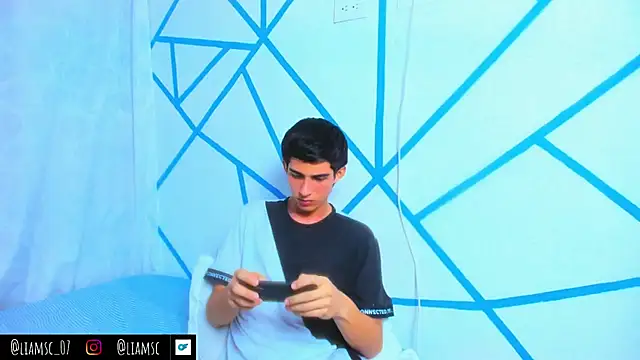liam scott77 online show from September 2025 12:06:01 AM