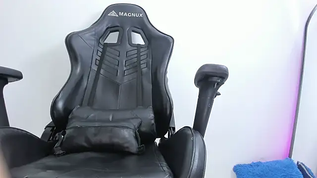 Snapshot of selena_robertss_ chatting on November 2025 02:04:01 AM selena robertss online show from November 2025 02:04:01 AM