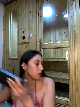 Snapshot of Barbielatinas chatting on October 2025 03:40:02 AM Barbielatinas online show from October 2025 03:40:02 AM