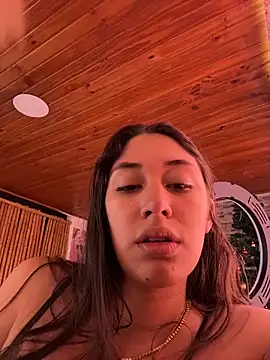 Barbielatinas online show from December 2025 06:35:02 PM