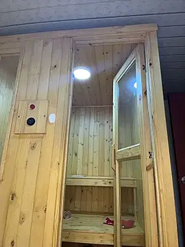 Barbielatinas online show from April 2026 11:33:02 PM