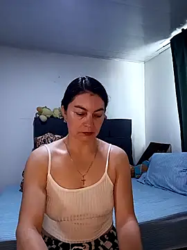 renata hot1 online show from November 2025 01:45:01 PM