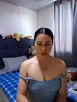 Snapshot of renata_hot1 chatting on April 2026 06:37:01 PM renata hot1 online show from April 2026 06:37:01 PM