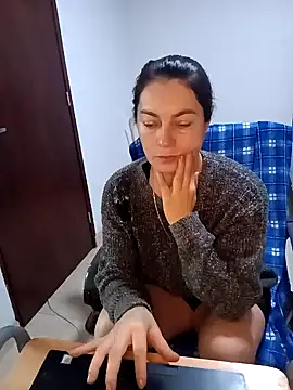 renata hot1 online show from February 2025 05:16:01 PM