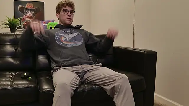 Snapshot of BlueEyedTallGuy94 chatting on October 2025 08:32:02 PM BlueEyedTallGuy94 online show from October 2025 08:32:02 PM