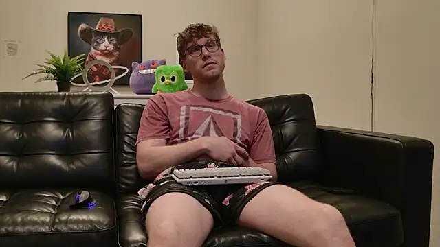 Snapshot of BlueEyedTallGuy94 chatting on October 2025 01:09:01 AM BlueEyedTallGuy94 online show from October 2025 01:09:01 AM