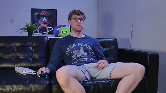 Snapshot of BlueEyedTallGuy94 chatting on October 2025 01:07:02 AM BlueEyedTallGuy94 online show from October 2025 01:07:02 AM