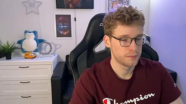 Snapshot of BlueEyedTallGuy94 chatting on January 2025 01:58:01 AM BlueEyedTallGuy94 online show from January 2025 01:58:01 AM