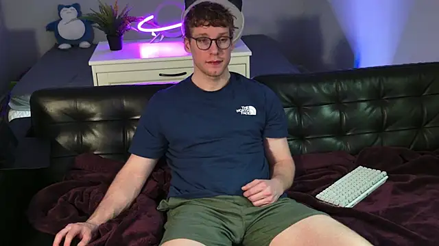 Snapshot of BlueEyedTallGuy94 chatting on January 2026 11:30:01 PM BlueEyedTallGuy94 online show from January 2026 11:30:01 PM