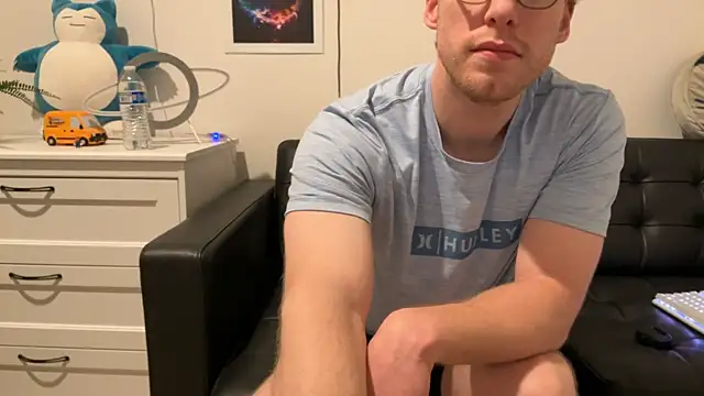 Snapshot of BlueEyedTallGuy94 chatting on December 2024 05:07:02 AM BlueEyedTallGuy94 online show from December 2024 05:07:02 AM