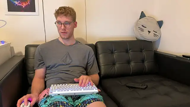 Snapshot of BlueEyedTallGuy94 chatting on December 2024 06:11:01 AM BlueEyedTallGuy94 online show from December 2024 06:11:01 AM