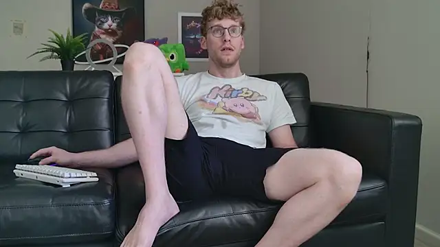 Snapshot of BlueEyedTallGuy94 chatting on September 2025 06:58:01 PM BlueEyedTallGuy94 online show from September 2025 06:58:01 PM