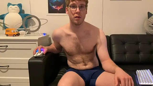 Snapshot of BlueEyedTallGuy94 chatting on December 2024 11:45:01 PM BlueEyedTallGuy94 online show from December 2024 11:45:01 PM