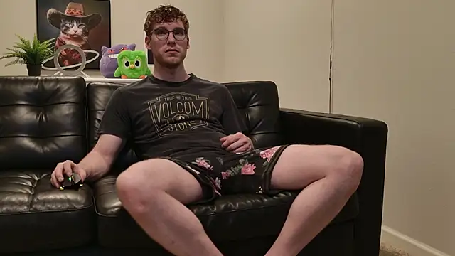 Snapshot of BlueEyedTallGuy94 chatting on October 2025 01:17:01 AM BlueEyedTallGuy94 online show from October 2025 01:17:01 AM