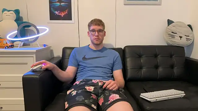 Snapshot of BlueEyedTallGuy94 chatting on December 2024 03:03:01 AM BlueEyedTallGuy94 online show from December 2024 03:03:01 AM