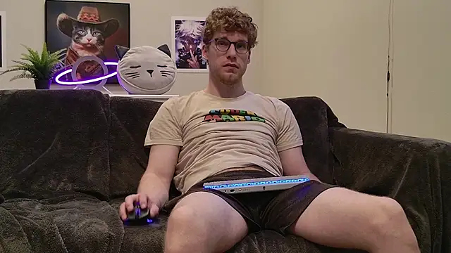 Snapshot of BlueEyedTallGuy94 chatting on November 2025 06:46:02 PM BlueEyedTallGuy94 online show from November 2025 06:46:02 PM