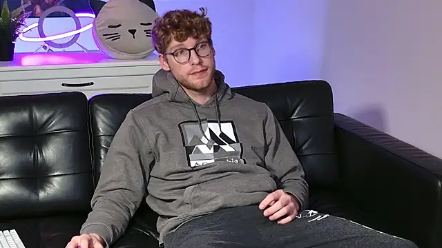 Snapshot of BlueEyedTallGuy94 chatting on November 2025 11:41:02 PM BlueEyedTallGuy94 online show from November 2025 11:41:02 PM