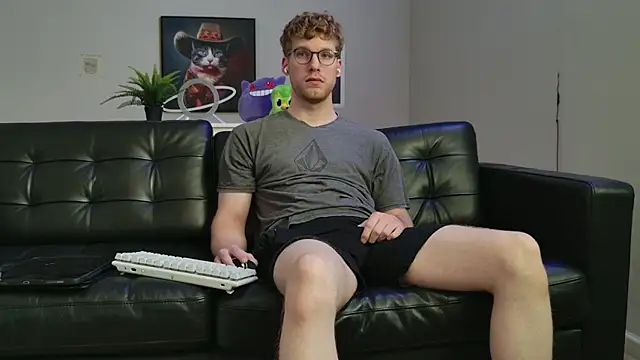 Snapshot of BlueEyedTallGuy94 chatting on September 2025 05:52:02 PM BlueEyedTallGuy94 online show from September 2025 05:52:02 PM