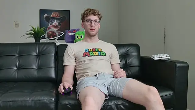 Snapshot of BlueEyedTallGuy94 chatting on September 2025 06:58:02 PM BlueEyedTallGuy94 online show from September 2025 06:58:02 PM