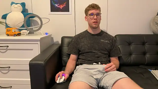 Snapshot of BlueEyedTallGuy94 chatting on December 2024 03:05:02 AM BlueEyedTallGuy94 online show from December 2024 03:05:02 AM