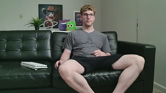 Snapshot of BlueEyedTallGuy94 chatting on September 2025 10:38:02 PM BlueEyedTallGuy94 online show from September 2025 10:38:02 PM