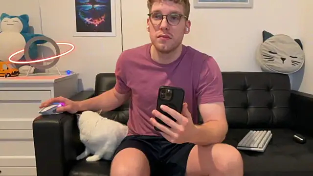 Snapshot of BlueEyedTallGuy94 chatting on December 2024 08:55:02 PM BlueEyedTallGuy94 online show from December 2024 08:55:02 PM