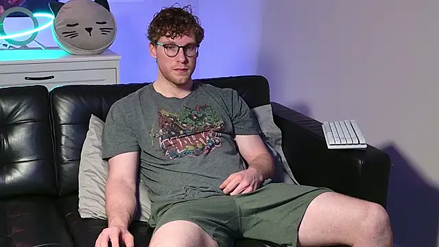 Snapshot of BlueEyedTallGuy94 chatting on November 2025 02:15:02 AM BlueEyedTallGuy94 online show from November 2025 02:15:02 AM